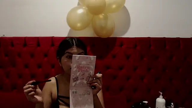 Snapshot of CarolineBrunx chatting on February 1, 2025, 3:41 am CarolineBrunx online show from February 1, 2025, 3:41 am
