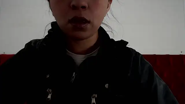 Snapshot of CarolineBrunx chatting on February 5, 2025, 3:34 am CarolineBrunx online show from February 5, 2025, 3:34 am