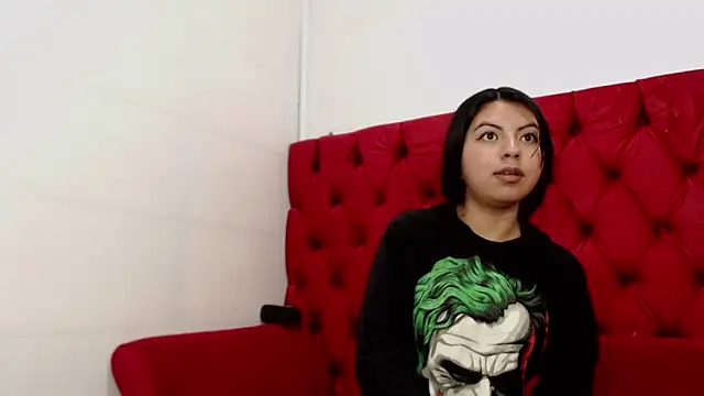 Snapshot of CarolineBrunx chatting on February 12, 2025, 7:13 pm CarolineBrunx online show from February 12, 2025, 7:13 pm
