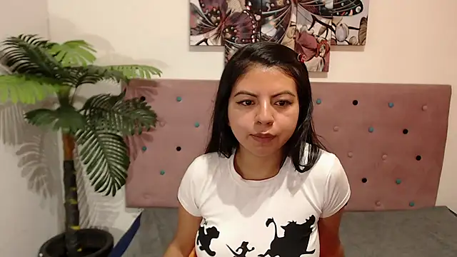 Snapshot of CarolineBrunx chatting on March 5, 2025, 1:50 pm CarolineBrunx online show from March 5, 2025, 1:50 pm