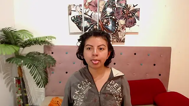 Snapshot of CarolineBrunx chatting on March 11, 2025, 7:15 am CarolineBrunx online show from March 11, 2025, 7:15 am