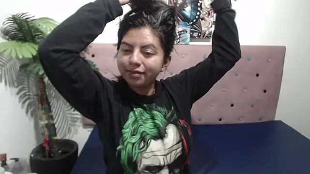 Snapshot of CarolineBrunx chatting on March 12, 2025, 3:57 am CarolineBrunx online show from March 12, 2025, 3:57 am