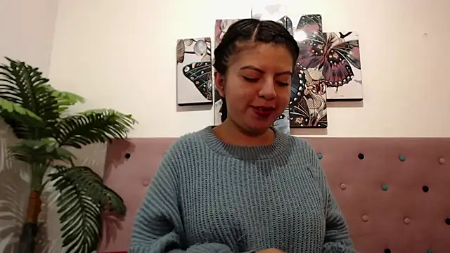 Snapshot of CarolineBrunx chatting on March 13, 2025, 11:30 am CarolineBrunx online show from March 13, 2025, 11:30 am