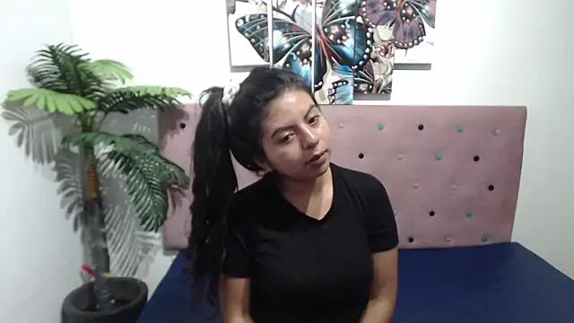 Snapshot of CarolineBrunx chatting on March 15, 2025, 4:35 am CarolineBrunx online show from March 15, 2025, 4:35 am