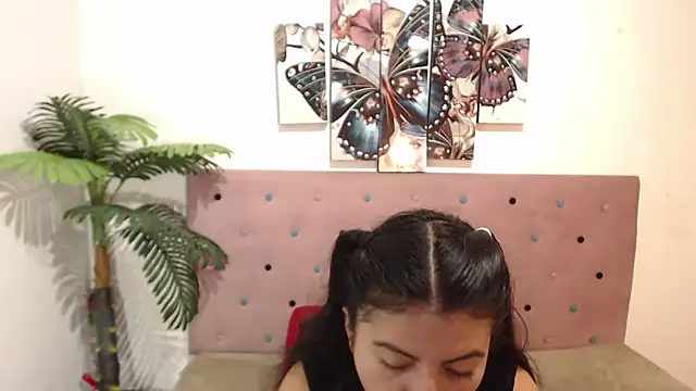 Snapshot of CarolineBrunx chatting on March 16, 2025, 4:20 am CarolineBrunx online show from March 16, 2025, 4:20 am