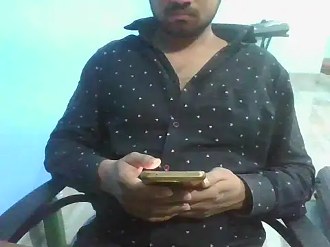 Ishan003 online show from November 18, 2025, 2:43 pm