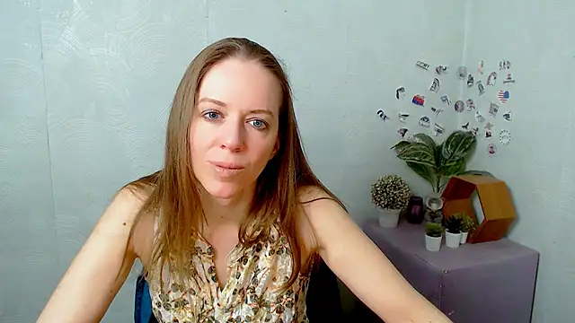 Snapshot of GloriaSi_ chatting on May 3, 2026, 9:37 am GloriaSi online show from May 3, 2026, 9:37 am