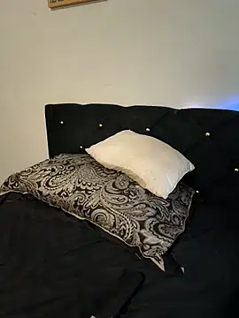 Gripperke00 online show from April 19, 2026, 1:43 pm