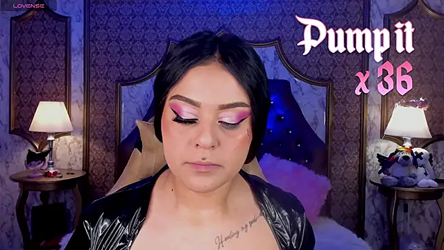 SoffiQueen online show from February 5, 2026, 2:33 pm