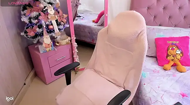 bruneettklaryss online show from December 5, 2024, 2:44 pm