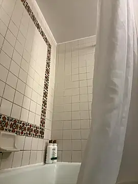 Snapshot of Insaneskillzz69 chatting on October 9, 2025, 8:23 am Insaneskillzz69 online show from October 9, 2025, 8:23 am