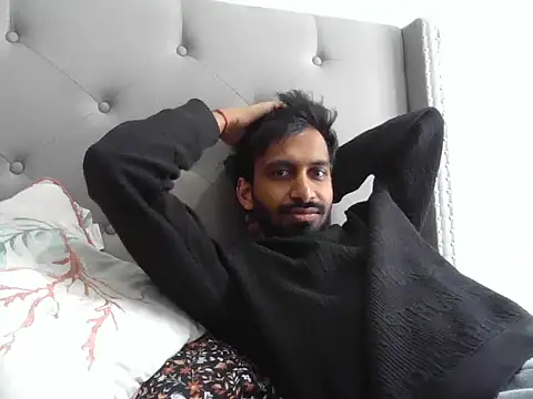 skinny  boy   online show from February 10, 2026, 5:17 pm