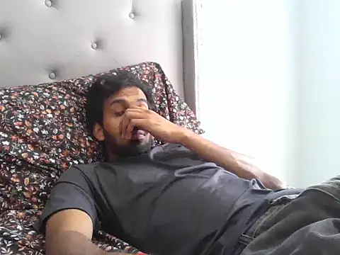 skinny  boy   online show from February 25, 2026, 7:45 pm