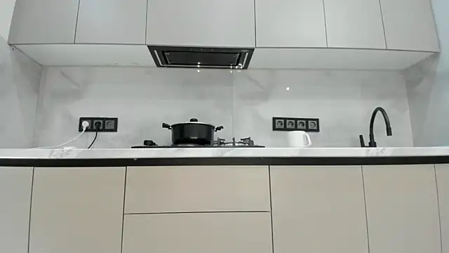 Mia Meow  online show from March 30, 2026, 7:53 am