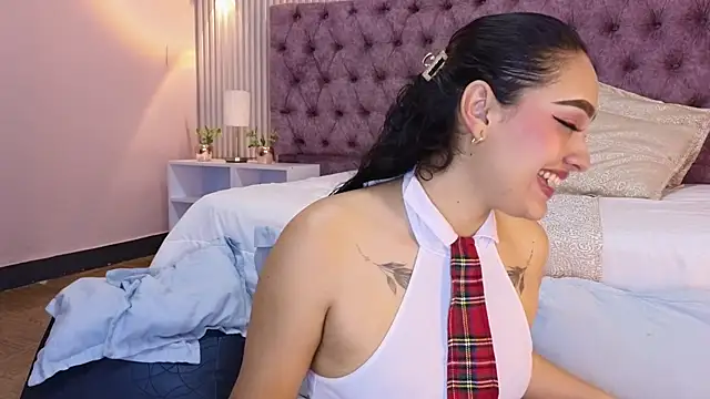 EMILYY FOXY online show from November 20, 2025, 7:24 pm