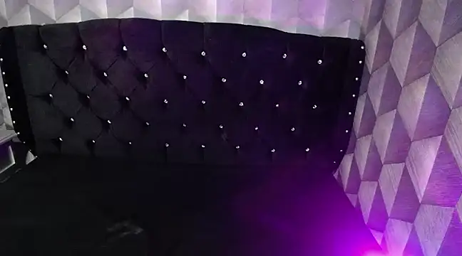 Sofiacowperx online show from February 7, 2025, 7:06 pm