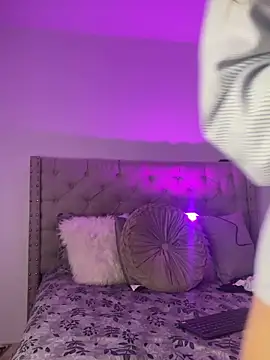 ZoeJohnsoon online show from February 8, 2026, 4:43 pm