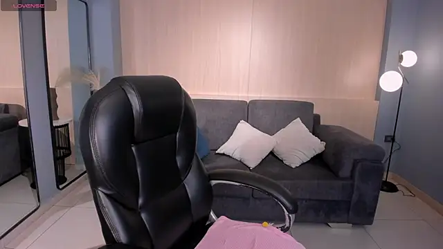 SavannahStorm online show from March 14, 2026, 12:32 pm