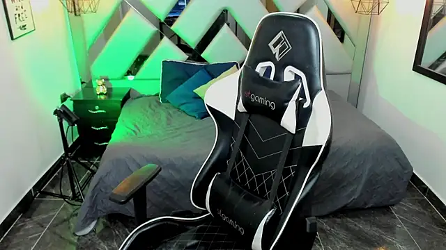 Snapshot of Nahomi-Hill chatting on February 1, 2025, 11:16 pm Nahomi-Hill online show from February 1, 2025, 11:16 pm