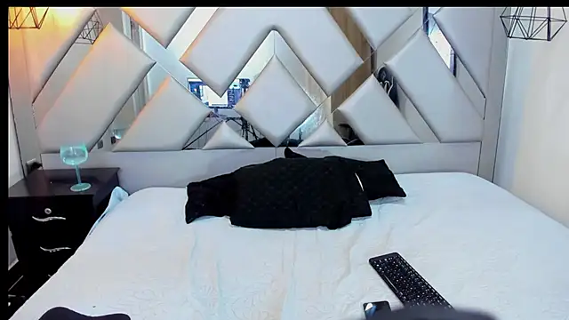 Snapshot of Nahomi-Hill chatting on November 7, 2025, 11:27 pm Nahomi-Hill online show from November 7, 2025, 11:27 pm