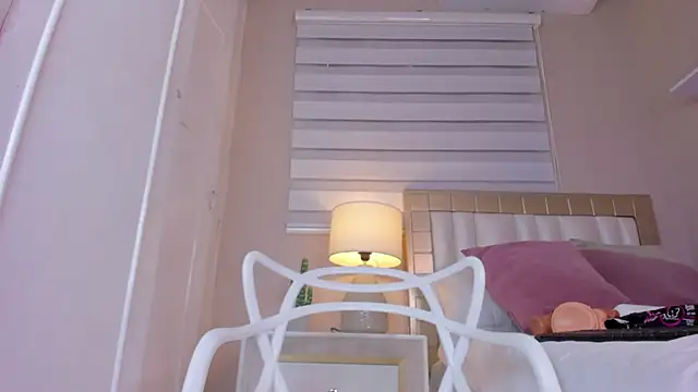 zoe sky  online show from February 16, 2025, 12:21 pm