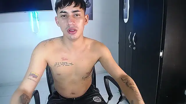 Snapshot of boy_latino_sex chatting on October 15, 2025, 6:13 am boy latino sex online show from October 15, 2025, 6:13 am