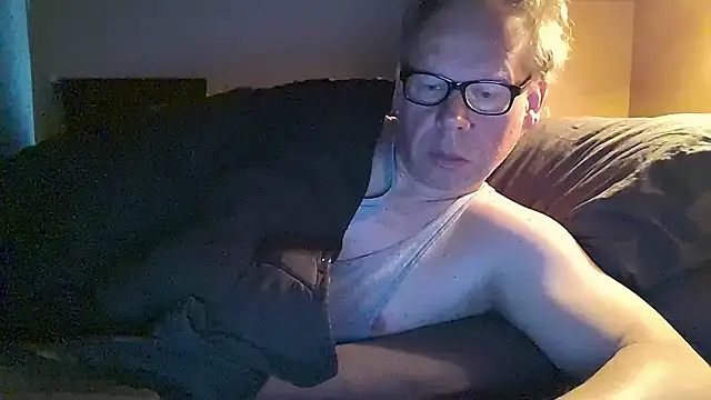 Snapshot of kinkyslet8 chatting on April 12, 2026, 6:18 am kinkyslet8 online show from April 12, 2026, 6:18 am