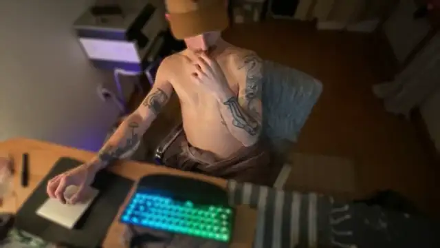 Snapshot of RuffClvb chatting on February 23, 2025, 12:05 pm RuffClvb online show from February 23, 2025, 12:05 pm