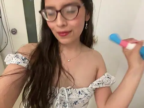 Snapshot of ForeverLola2024 chatting on January 1, 2025, 6:05 am ForeverLola2024 online show from January 1, 2025, 6:05 am