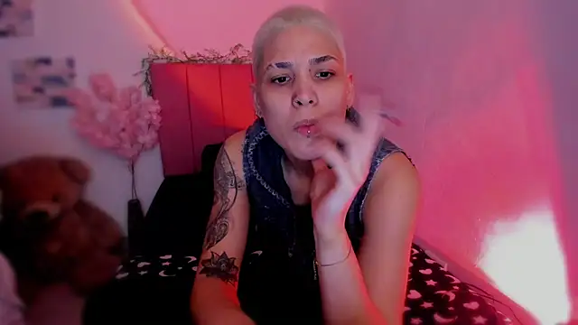 Charlee pink online show from February 15, 2026, 3:25 am