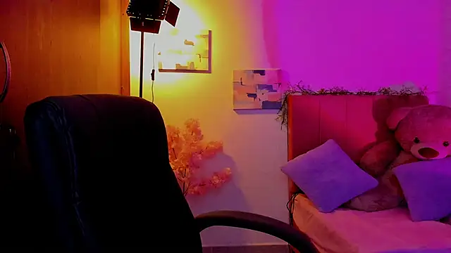 Charlee pink online show from March 27, 2026, 9:58 pm