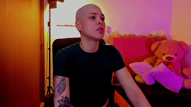 Charlee pink online show from April 3, 2026, 7:01 pm