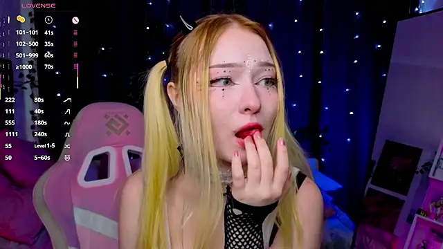 ElswythCovil online show from September 24, 2025, 4:05 am