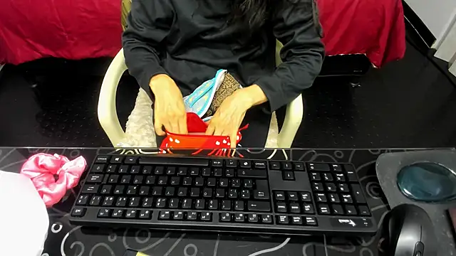 Snapshot of Abrillee1 chatting on February 3, 2025, 7:42 pm Abrillee1 online show from February 3, 2025, 7:42 pm