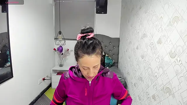 Snapshot of Abrillee1 chatting on March 21, 2025, 11:44 am Abrillee1 online show from March 21, 2025, 11:44 am