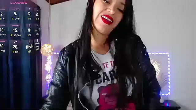 Julietacollins06 online show from January 13, 2025, 12:24 pm