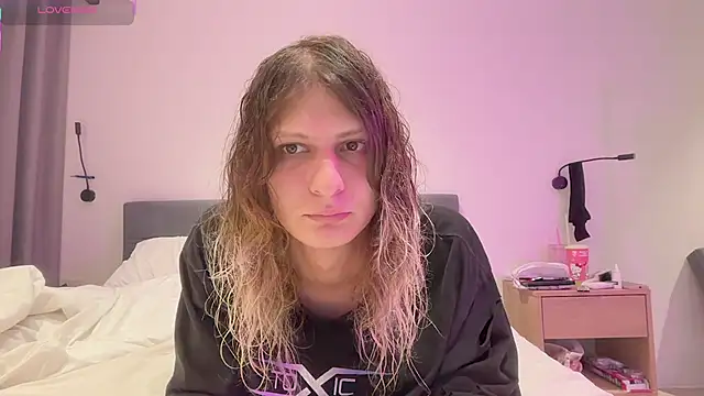 Alice Pinkhead online show from November 21, 2025, 8:35 am