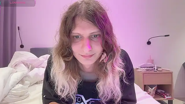 Alice Pinkhead online show from November 24, 2025, 9:42 am