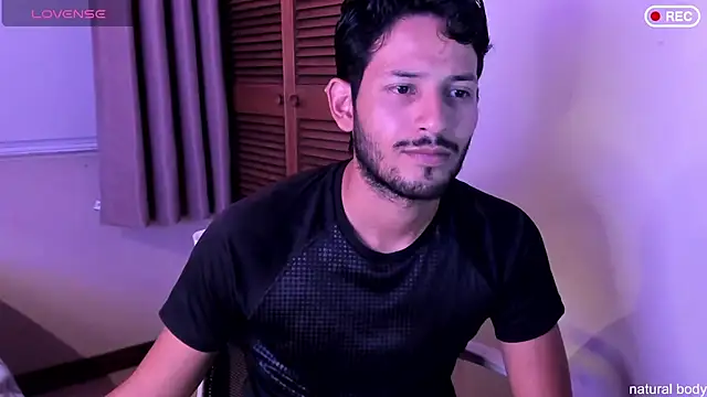 Nicholasrodrii online show from October 26, 2025, 11:09 pm