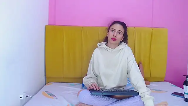 angelinabrookcm101 online show from December 3, 2024, 9:22 am