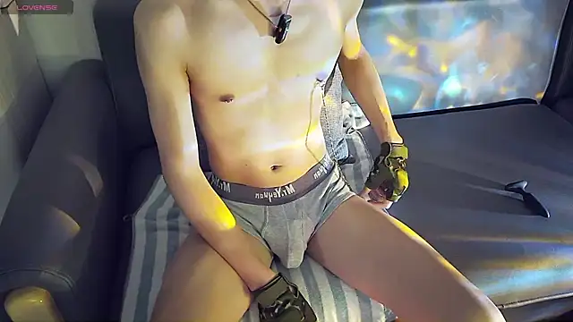 FEIYU001 online show from February 3, 2025, 2:02 pm