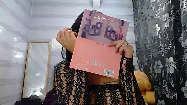 Snapshot of lily_jamesx chatting on February 19, 2025, 10:31 pm lily jamesx online show from February 19, 2025, 10:31 pm