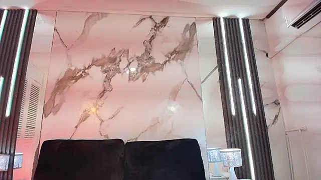 EvaHalsey online show from September 17, 2025, 7:48 pm