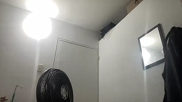 EvaHalsey online show from January 6, 2026, 10:45 pm