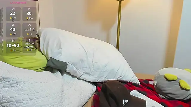 nakedfoam1 online show from April 11, 2026, 1:21 am