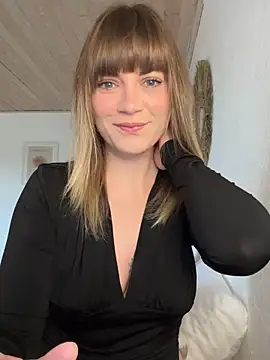 Snapshot of Milla__one chatting on December 18, 2024, 8:53 am Milla  one online show from December 18, 2024, 8:53 am