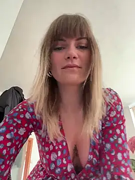 Snapshot of Milla__one chatting on December 26, 2024, 10:26 am Milla  one online show from December 26, 2024, 10:26 am