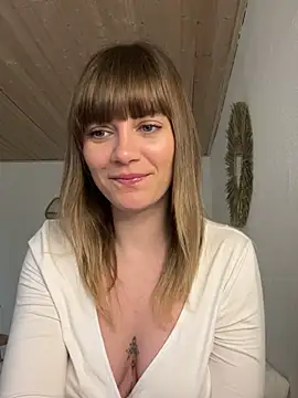 Snapshot of Milla__one chatting on February 11, 2025, 11:32 am Milla  one online show from February 11, 2025, 11:32 am