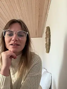 Snapshot of Milla__one chatting on February 18, 2025, 8:05 am Milla  one online show from February 18, 2025, 8:05 am