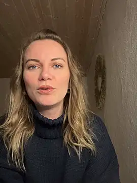 Snapshot of Milla__one chatting on February 25, 2025, 5:58 pm Milla  one online show from February 25, 2025, 5:58 pm